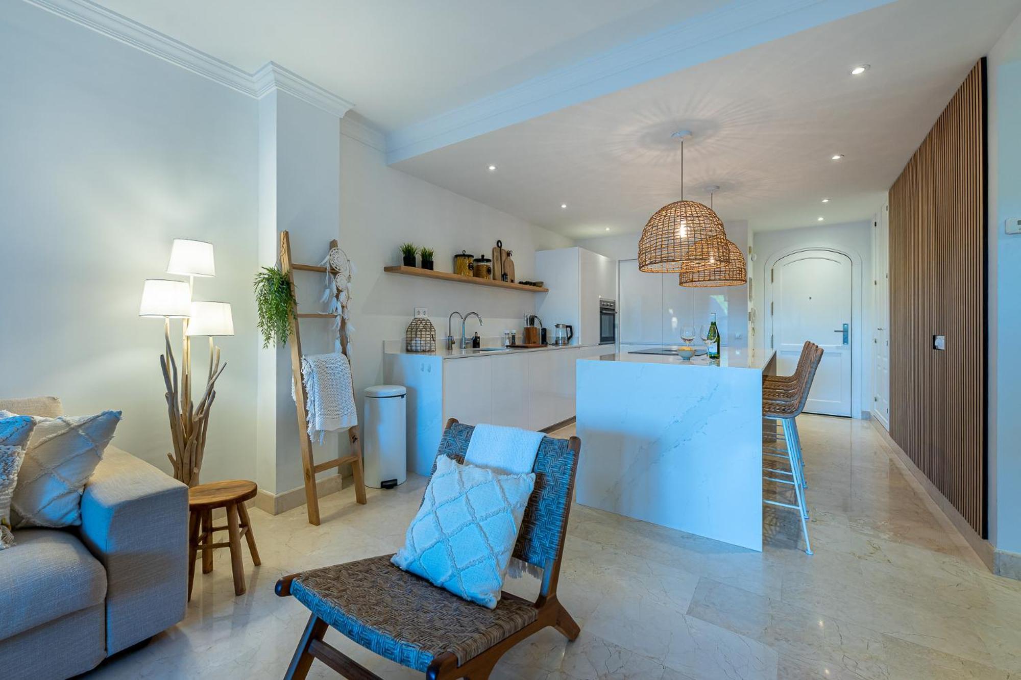 Casa Joy Elviria, Ibiza Style With 70 Sqm Terrace Lejlighed