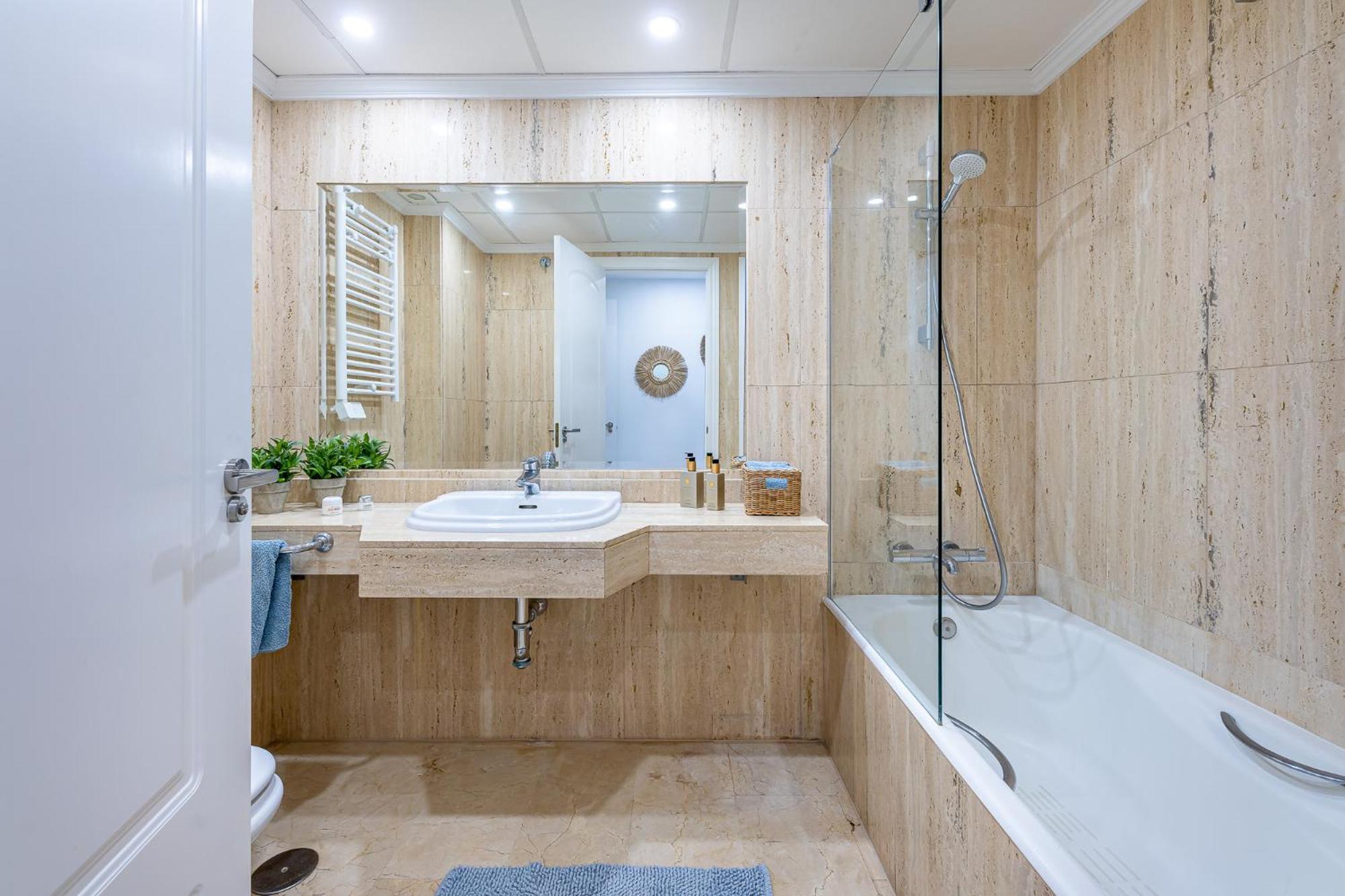 Lejlighed Casa Joy Elviria, Ibiza Style With 70 Sqm Terrace