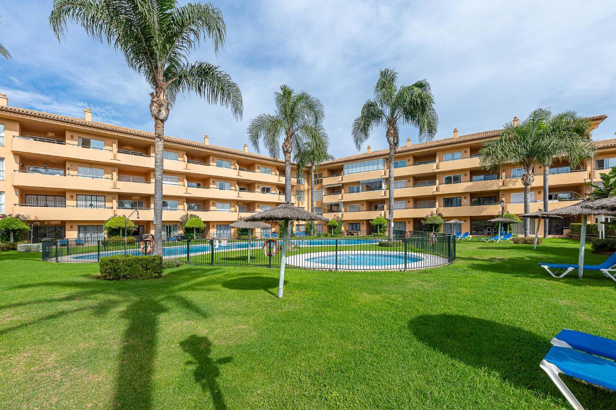 Casa Joy Elviria, Ibiza Style With 70 Sqm Terrace Lejlighed