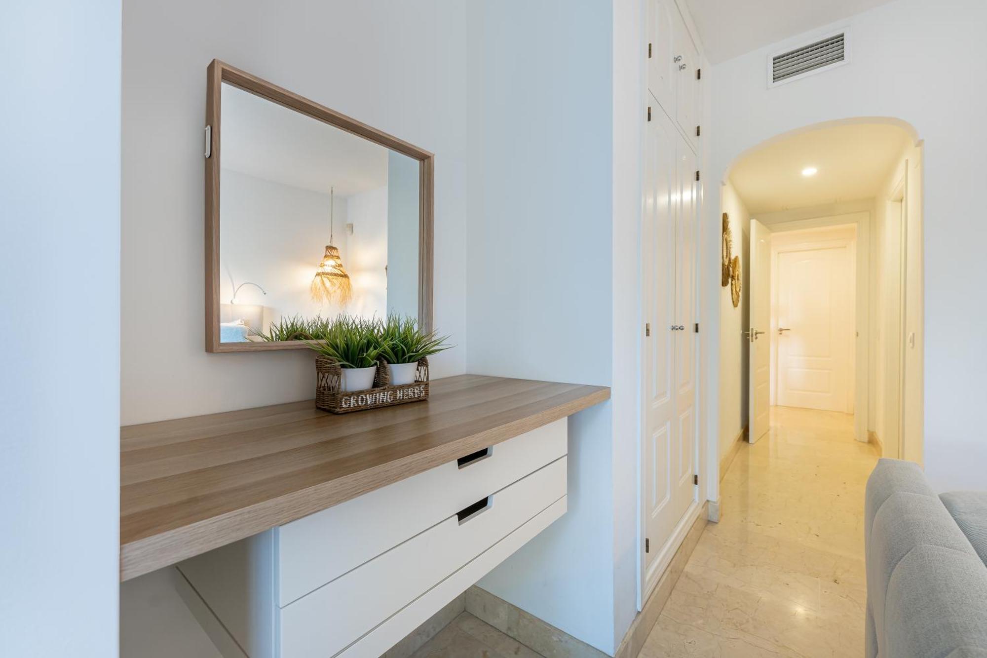 Lejlighed Casa Joy Elviria, Ibiza Style With 70 Sqm Terrace